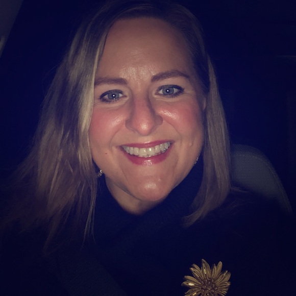 Meet your Poshmark ambassador, Lesha - Picture 1 of 1